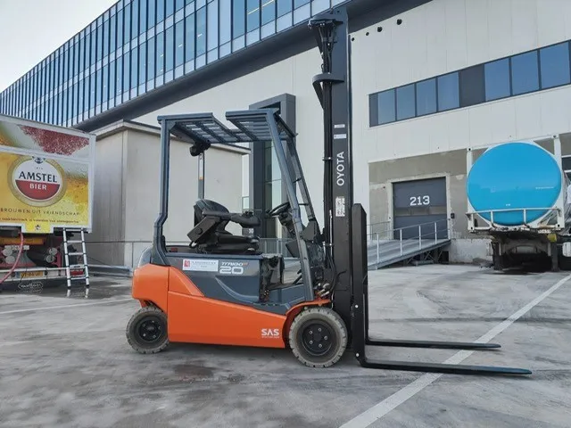 Vollebregt Vorkheftrucks 11680