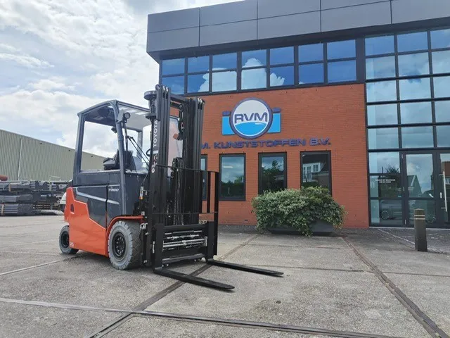 Vollebregt Vorkheftrucks 11680