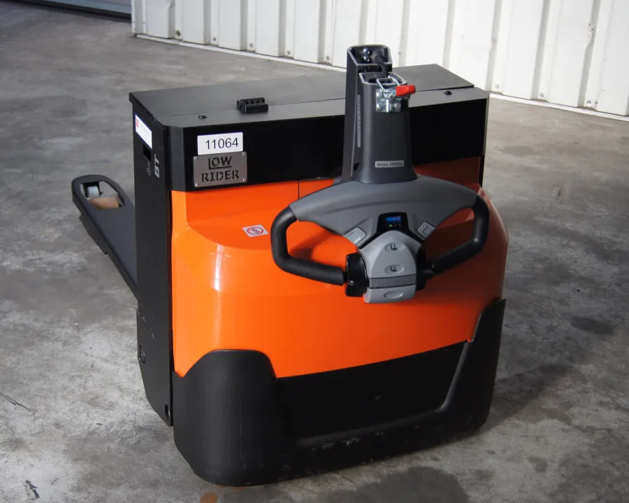 Vollebregt Vorkheftrucks 11680
