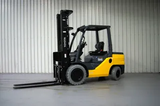 Vollebregt Vorkheftrucks 11680