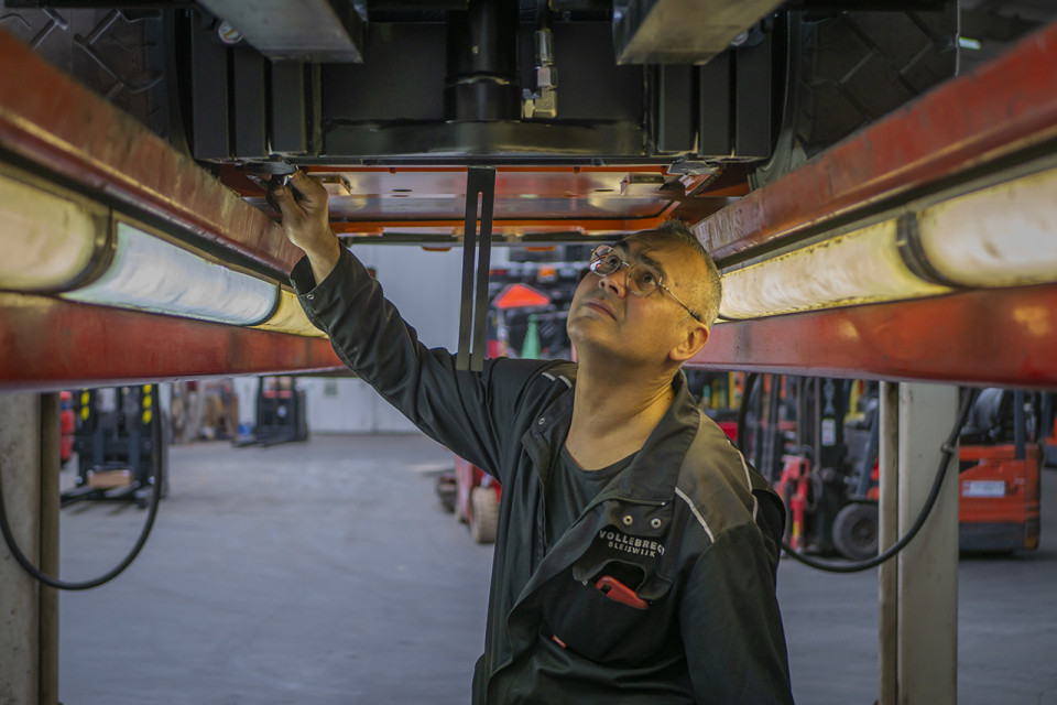 Heftruck Inspectie tijdens onderhoud 5774