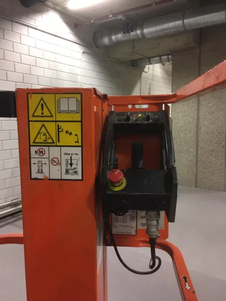 JLG - 1230ES