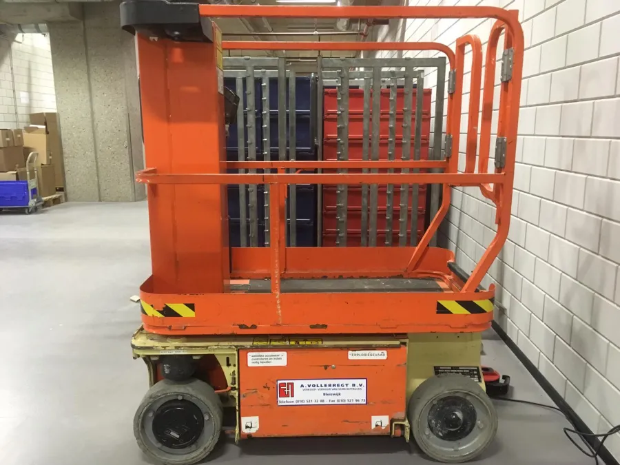 JLG - 1230ES
